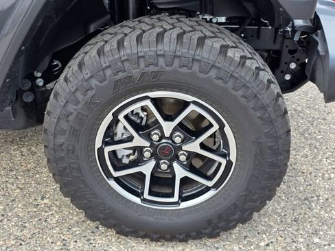 Used 2026 Jeep Gladiator Rubicon w/ Steel Power Dome Hood Package AWD/4WD image 6