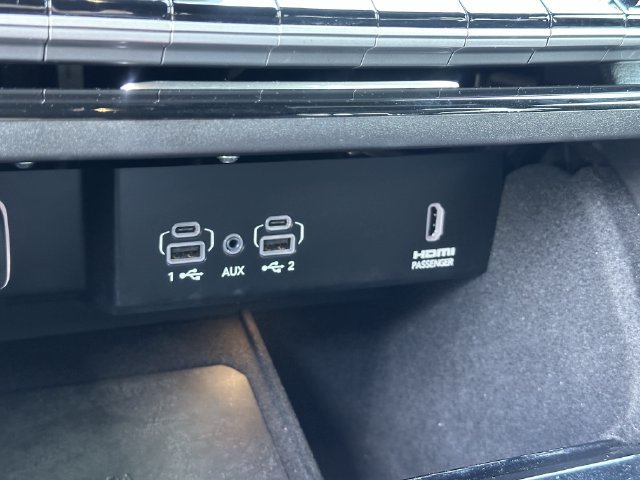 Used 2022 Jeep Wagoneer Series II w/ Premium Group I AWD/4WD image 18