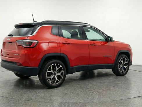 Used 2025 Jeep Compass Limited image 9