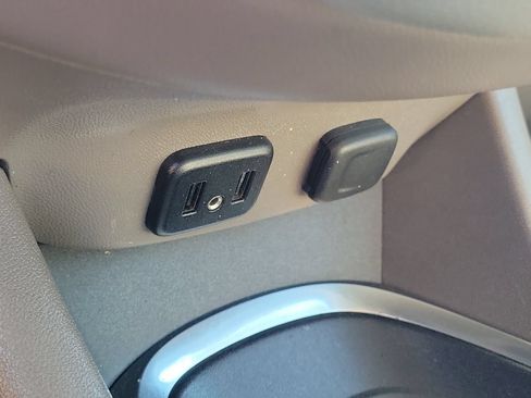 Used 2017 Chevrolet Malibu Hybrid w/ Leather Package FWD image 11