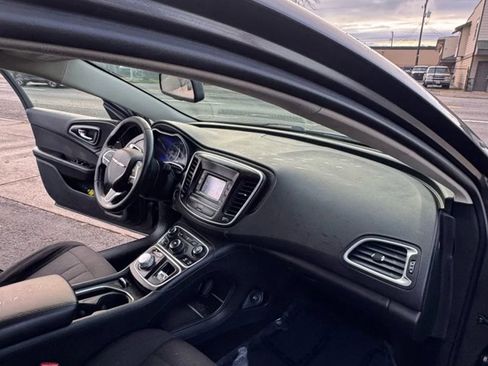 Used 2015 Chrysler 200 Limited w/ Convenience Group image 14