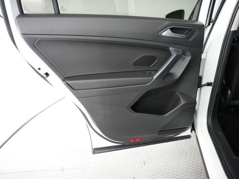 Used 2021 Volkswagen Tiguan SE w/ Panoramic Sunroof Package FWD image 33
