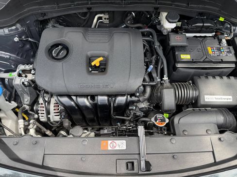 Used 2025 Kia Soul LX w/ LX Technology Package FWD image 29