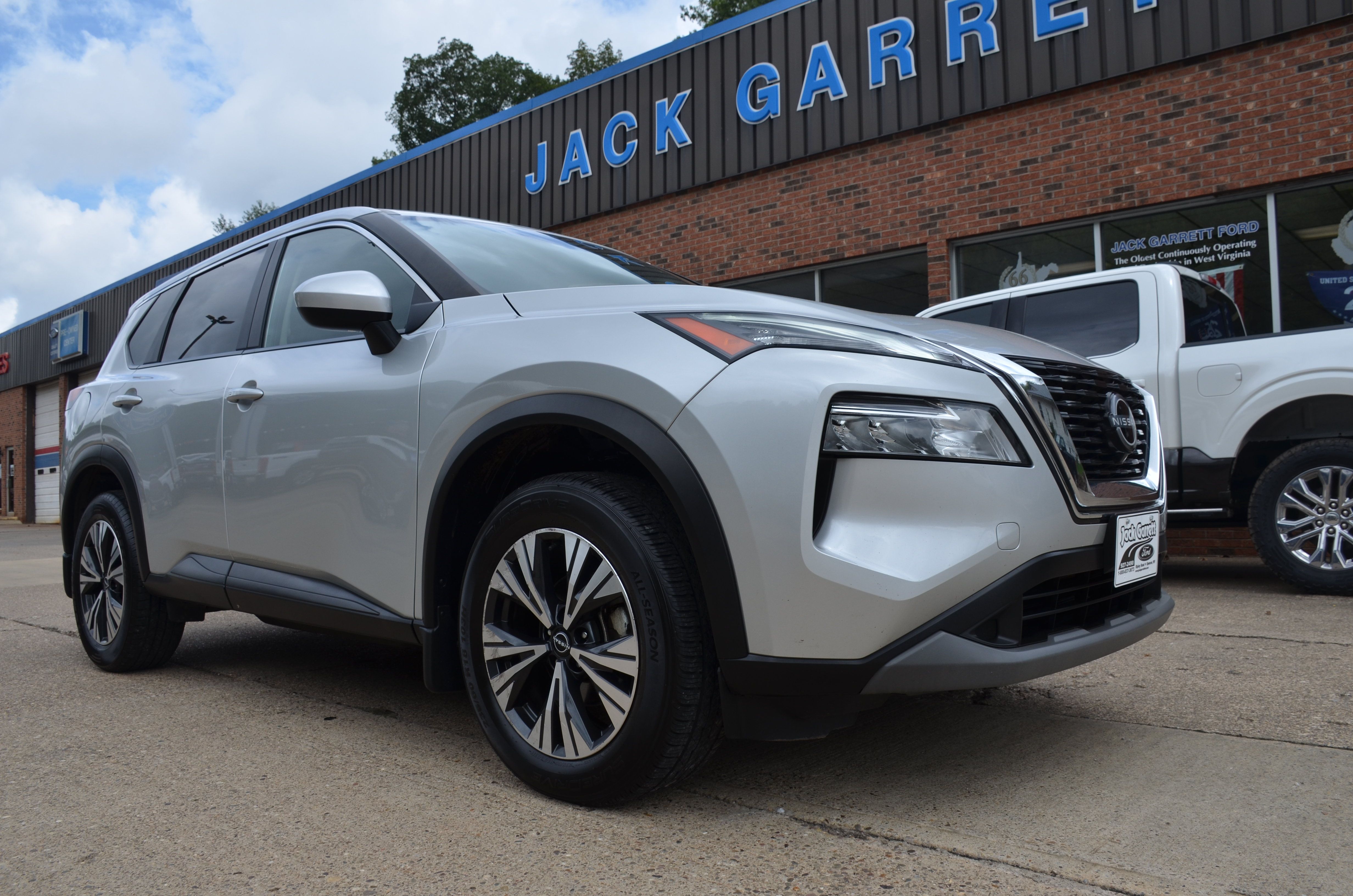 Used 2023 Nissan Rogue SV AWD/4WD image 1