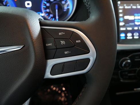 Used 2022 Chrysler 300 Touring image 28