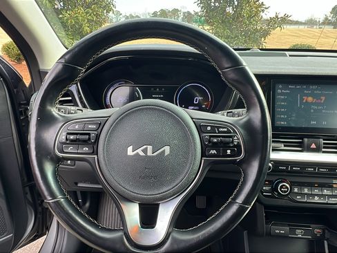 Used 2022 Kia Niro EX w/ Cold Weather Package image 24