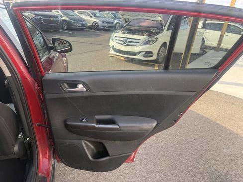 Used 2021 Kia Sportage LX image 15