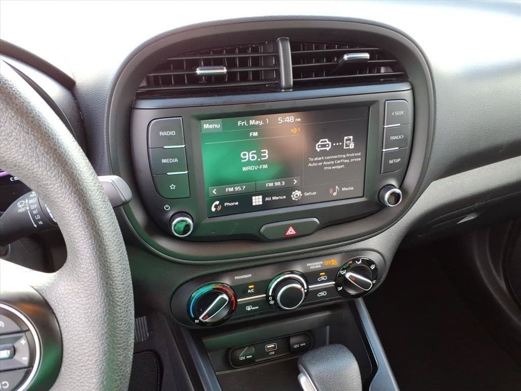 Used 2025 Kia Soul LX w/ LX Technology Package FWD image 26