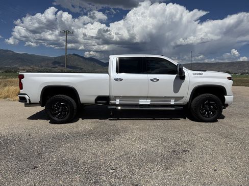 Used 2024 Chevrolet Silverado 3500 High Country w/ High Country Premium Package AWD/4WD image 8