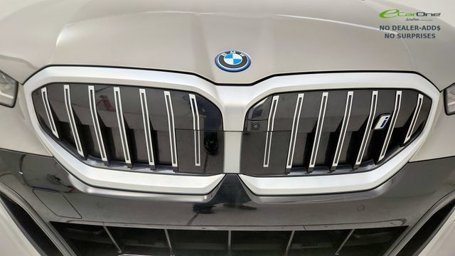 Used 2026 BMW i5 eDrive40 w/ M Sport Package RWD image 23