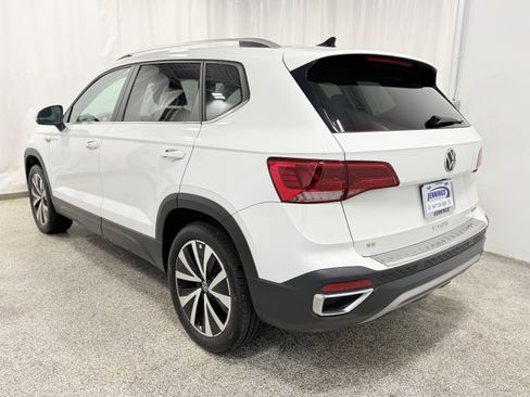 Used 2023 Volkswagen Taos SE w/ Panoramic Sunroof Package image 6
