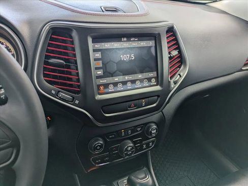 Used 2022 Jeep Cherokee Trailhawk w/ Comfort/Convenience Group image 12