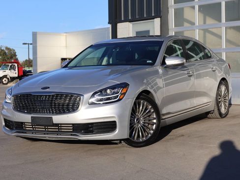 Used 2020 Kia K900 Luxury image 3