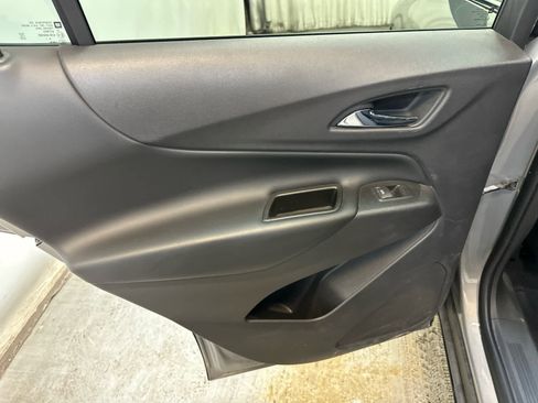 Used 2019 Chevrolet Equinox LT w/ Sun & Navigation Package image 29