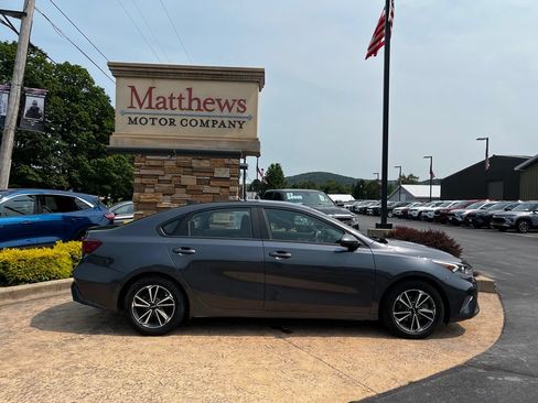 Used 2023 Kia Forte LXS FWD image 4