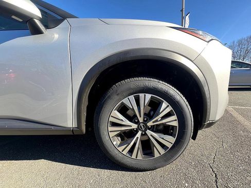 Used 2023 Nissan Rogue SV image 12