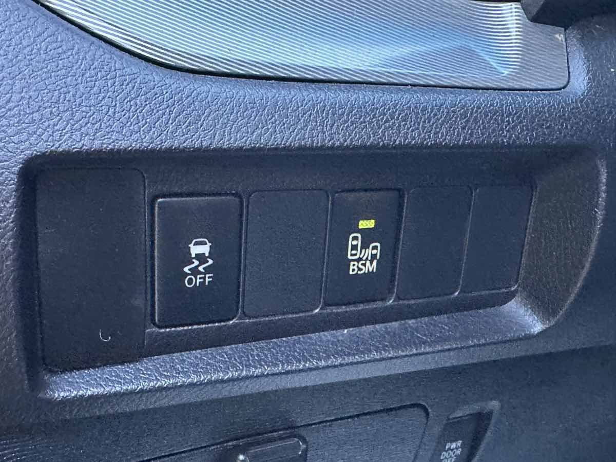 Used 2017 Toyota Sienna SE w/ SE Preferred Package FWD image 18