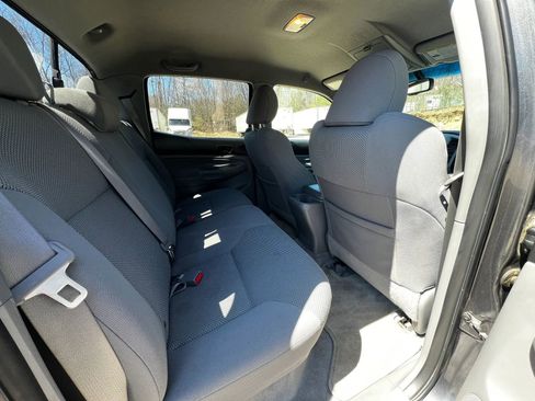 Used 2011 Toyota Tacoma 4x4 Double Cab w/ TRD Sport Pkg image 12