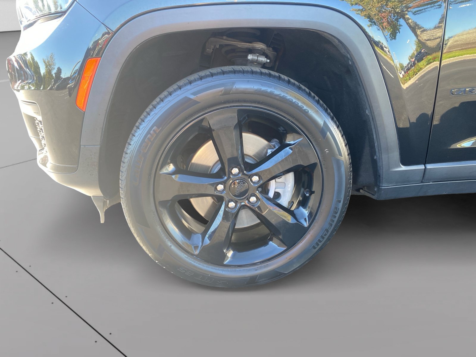 Used 2023 Jeep Grand Cherokee L Laredo RWD image 29