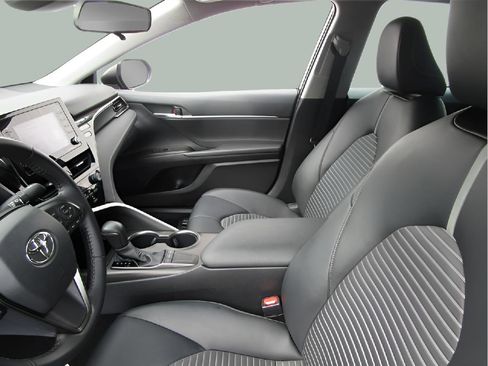 Used 2023 Toyota Camry SE image 10