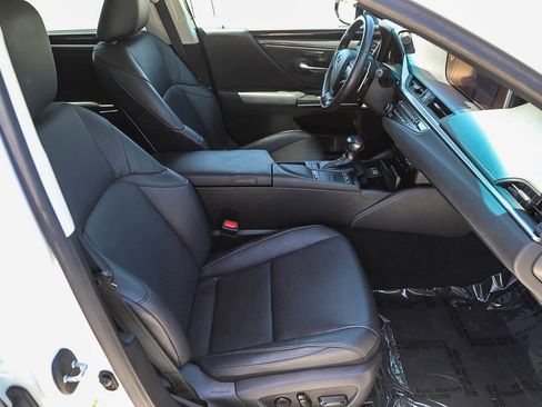 Used 2019 Lexus ES 350 w/ Premium Package FWD image 16