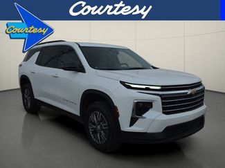 Used 2025 Chevrolet Traverse LT video 1