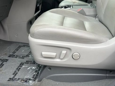 Used 2020 Toyota Sienna XLE w/ XLE Navigation Package AWD/4WD image 19