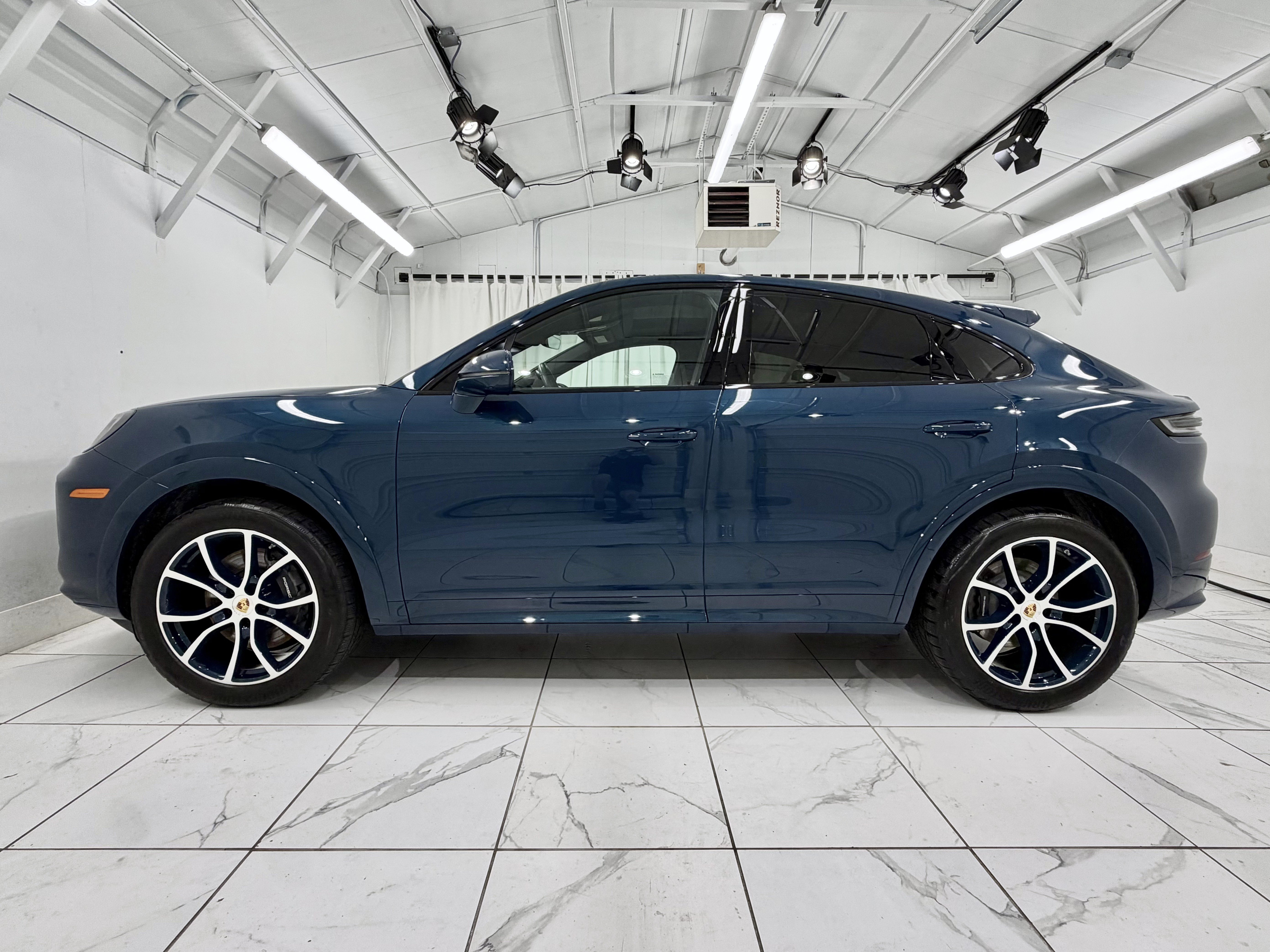 Certified 2024 Porsche Cayenne Coupe AWD/4WD image 2