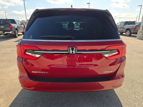 Used 2024 Honda Odyssey Touring image 4