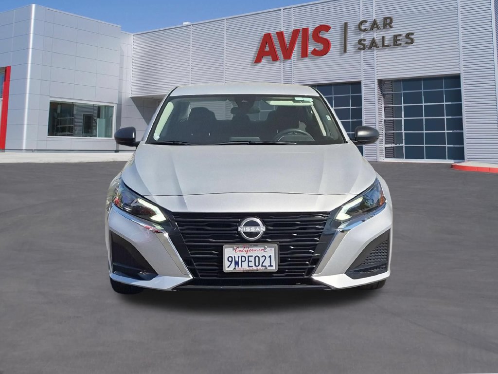 Used 2025 Nissan Altima 2.5 SV FWD image 2