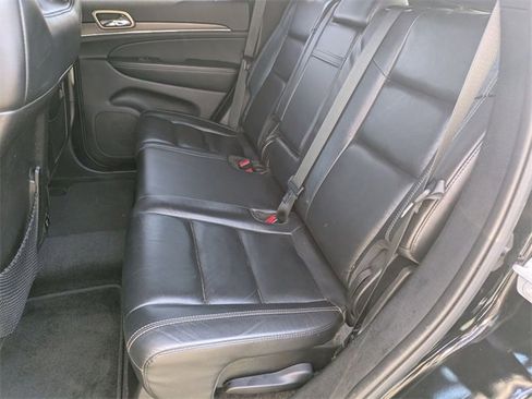 Used 2017 Jeep Grand Cherokee Limited image 27