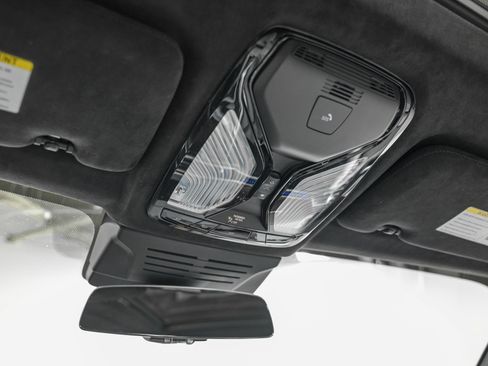 Used 2024 BMW X7 xDrive40i w/ M Sport Package AWD/4WD image 23
