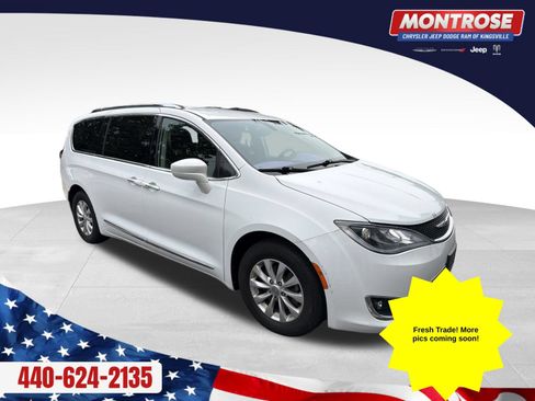 Used 2019 Chrysler Pacifica Touring-L FWD image 1