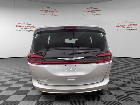 Used 2024 Chrysler Pacifica Limited FWD image 6