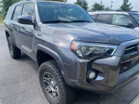 Used 2020 Toyota 4Runner SR5 AWD/4WD image 4