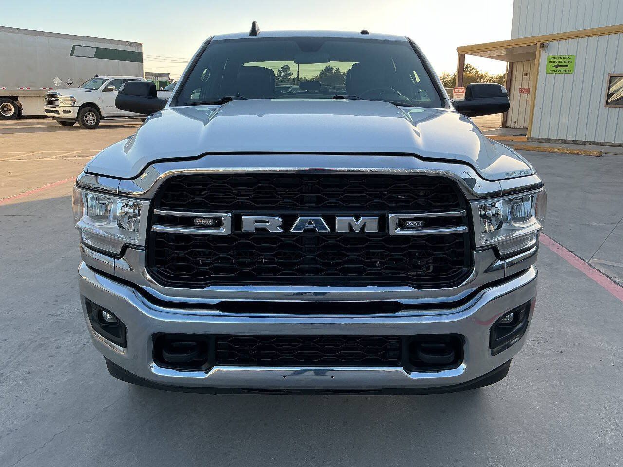 Used 2022 RAM 2500 Tradesman w/ Chrome Appearance Group AWD/4WD image 4