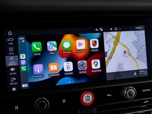 Certified 2025 Porsche Macan image 16