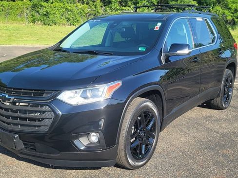 Used 2021 Chevrolet Traverse LT w/ LPO, Blackout Package AWD/4WD image 3