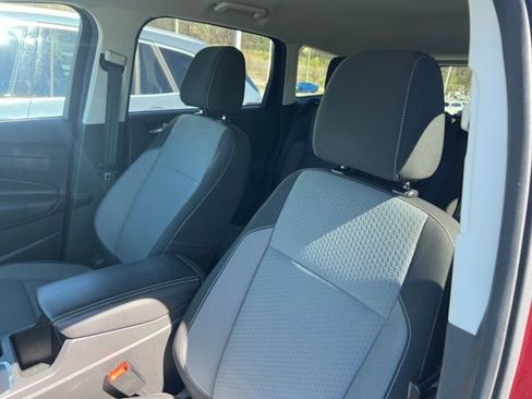 Used 2017 Ford Escape SE image 9