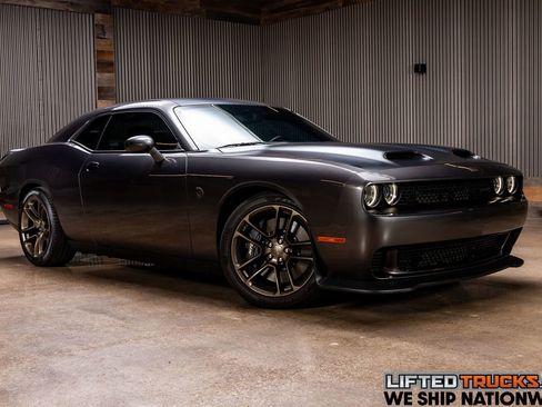 Used 2021 Dodge Challenger SRT Hellcat image 1