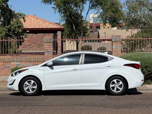 Used 2015 Hyundai Elantra SE FWD image 3