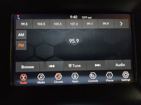 Used 2021 Jeep Cherokee Latitude FWD image 25