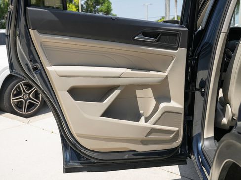 Used 2022 Volkswagen Atlas SE w/ Panoramic Sunroof Package FWD image 32