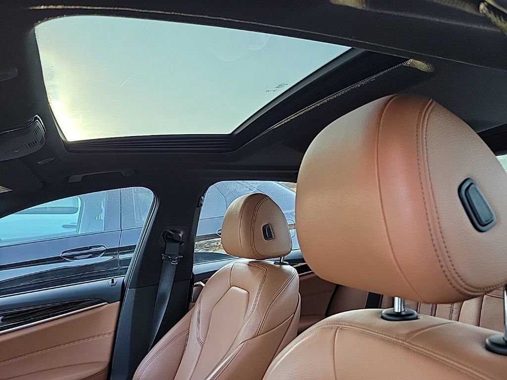 Used 2019 BMW 530i xDrive w/ Premium Package AWD/4WD image 7