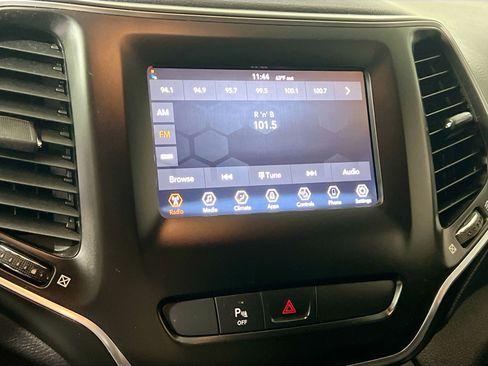 Used 2020 Jeep Cherokee Latitude Plus image 28