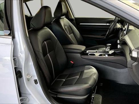 Certified 2024 Nissan Altima 2.5 SR FWD image 9
