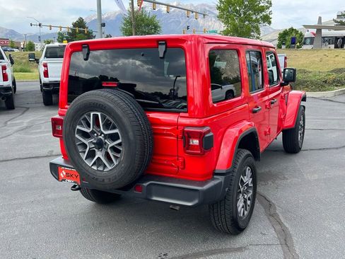 Used 2025 Jeep Wrangler Unlimited Sahara AWD/4WD image 8