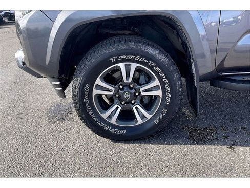 Used 2016 Toyota Tacoma SR5 image 10