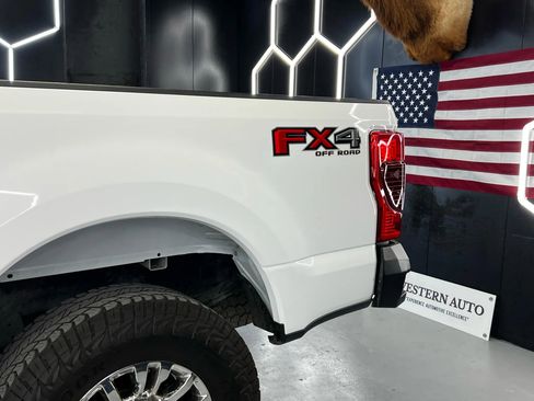 Used 2021 Ford F250 XLT w/ XLT Premium Package AWD/4WD image 4