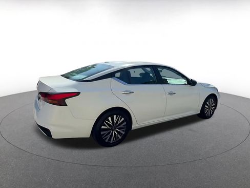 Used 2025 Nissan Altima 2.5 SV FWD image 15